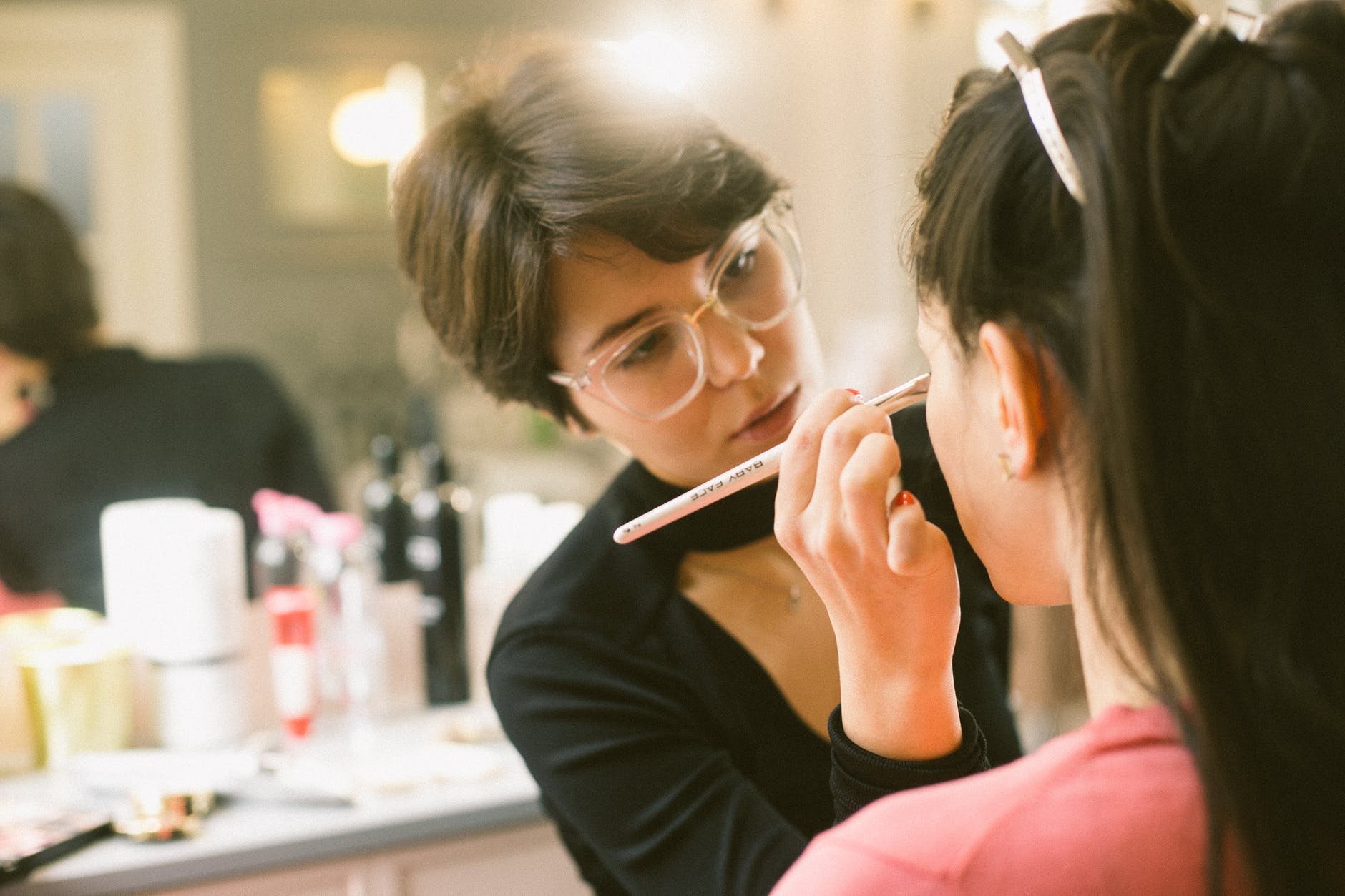 Benefits of Joining A Professional Makeup Artist Course